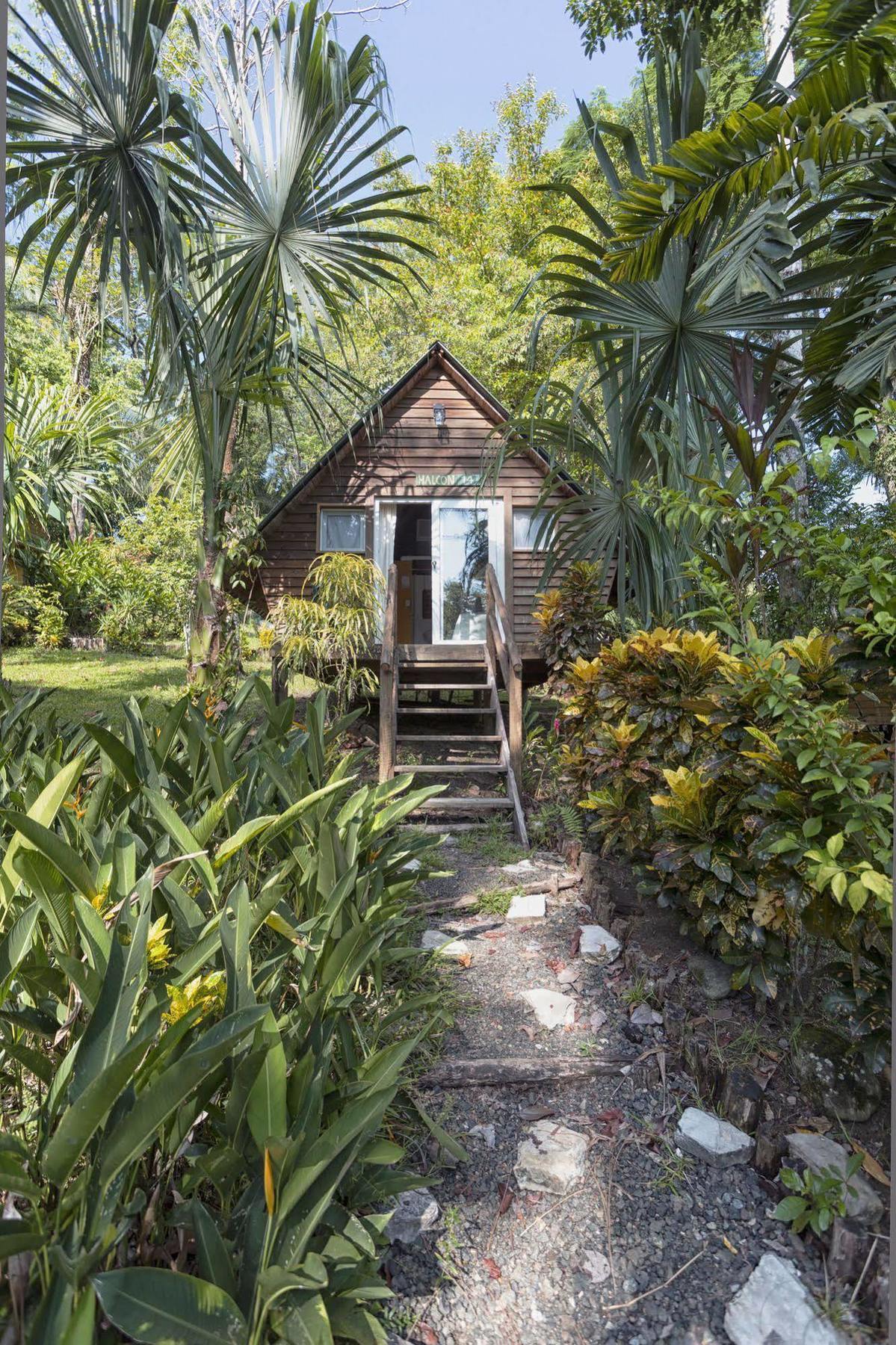 Hotel Hacienda Tijax Rio Dulce Town Buitenkant foto