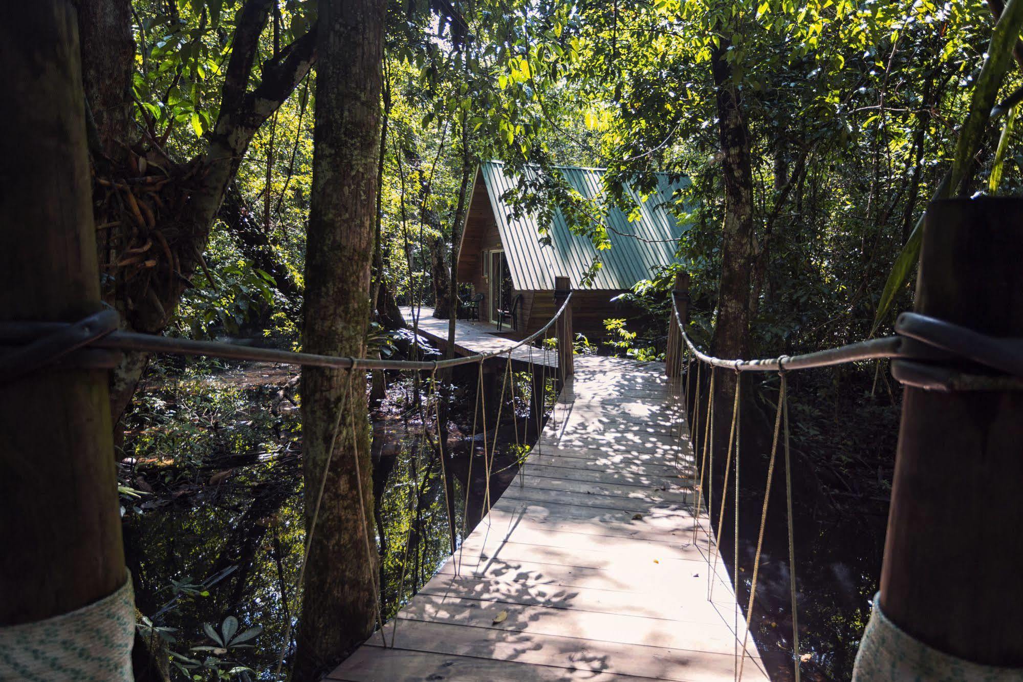 Hotel Hacienda Tijax Rio Dulce Town Buitenkant foto