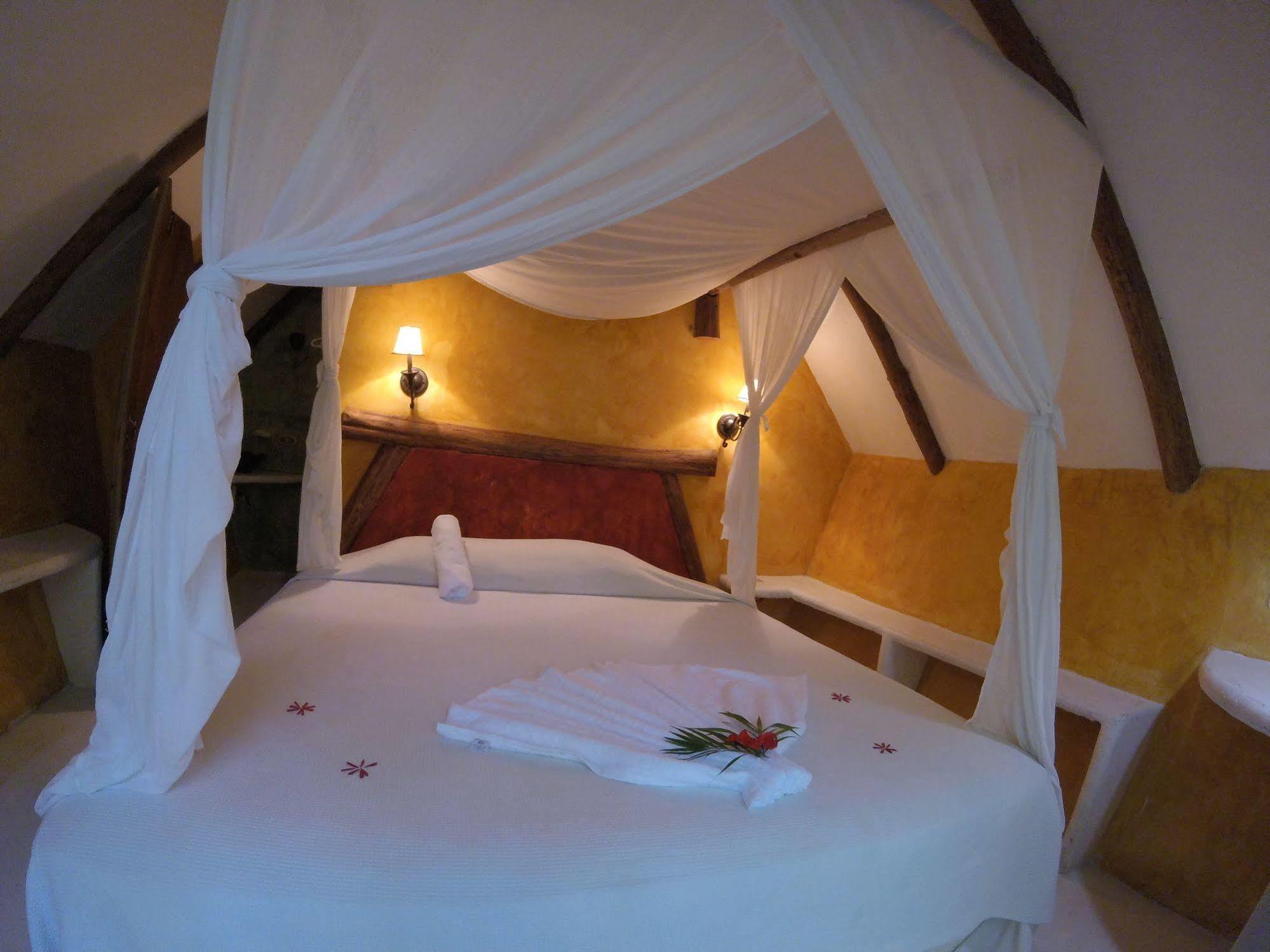 Hotel Hacienda Tijax Rio Dulce Town Buitenkant foto