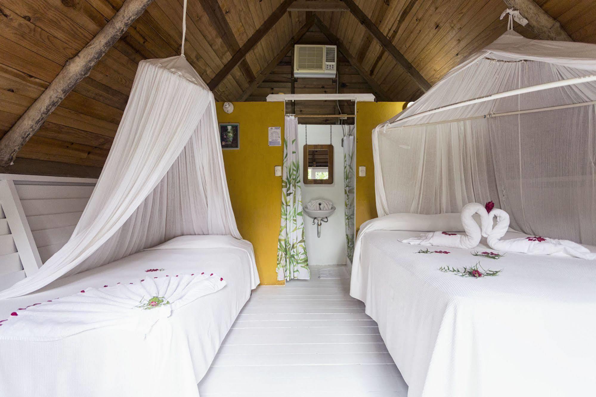 Hotel Hacienda Tijax Rio Dulce Town Buitenkant foto