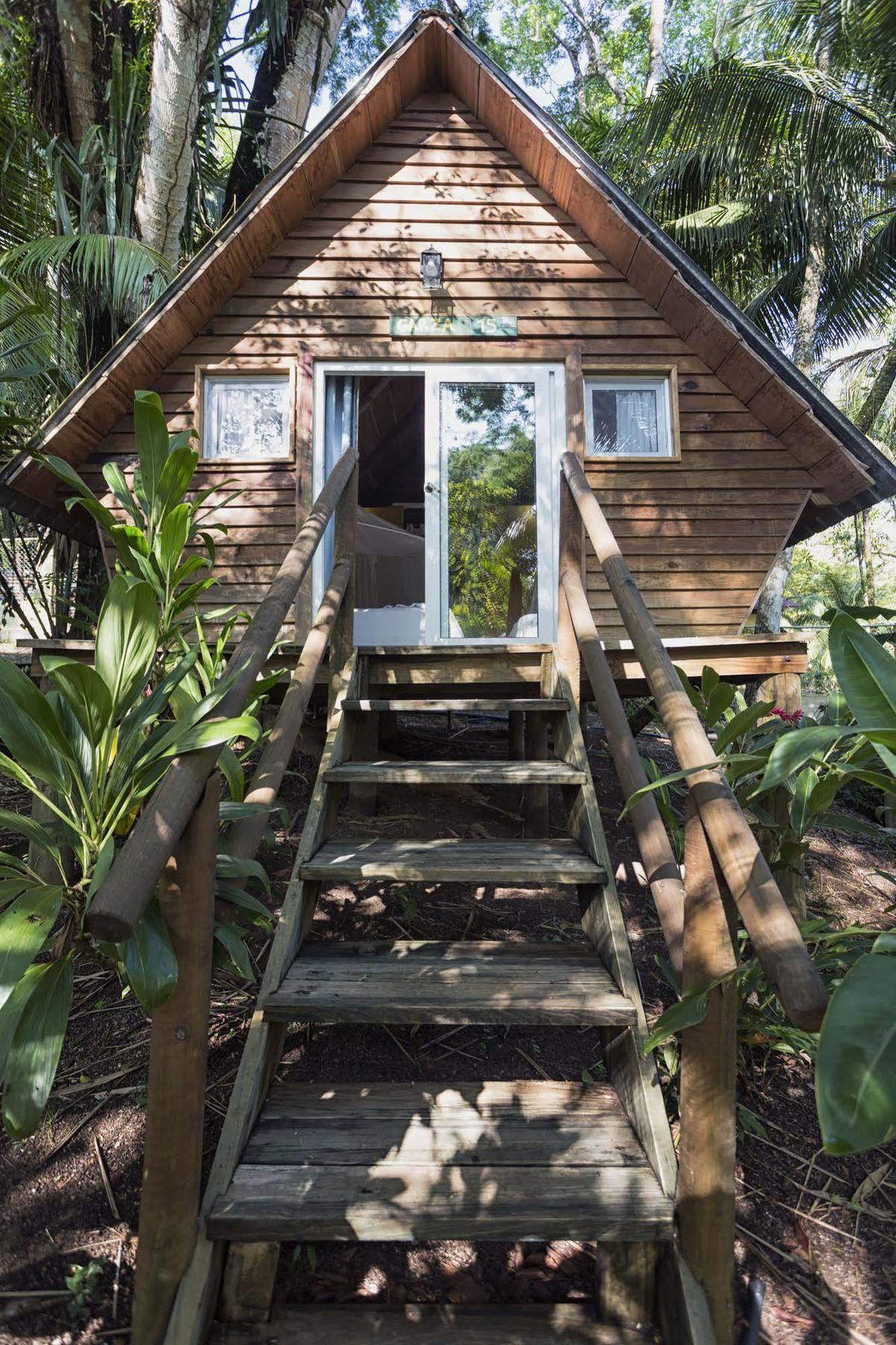 Hotel Hacienda Tijax Rio Dulce Town Buitenkant foto