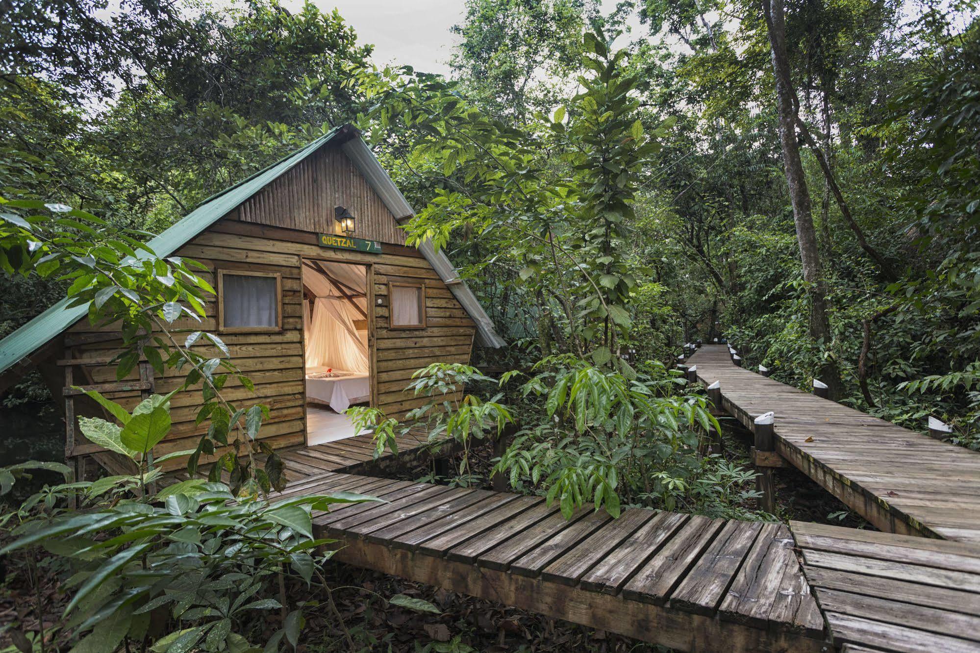 Hotel Hacienda Tijax Rio Dulce Town Buitenkant foto