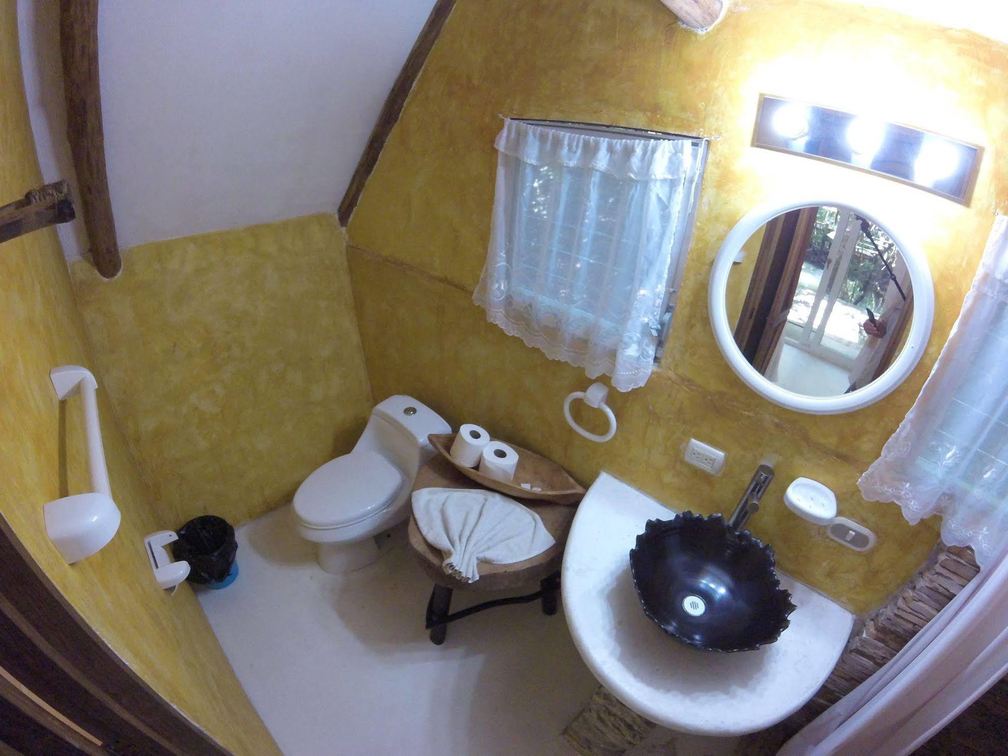 Hotel Hacienda Tijax Rio Dulce Town Buitenkant foto