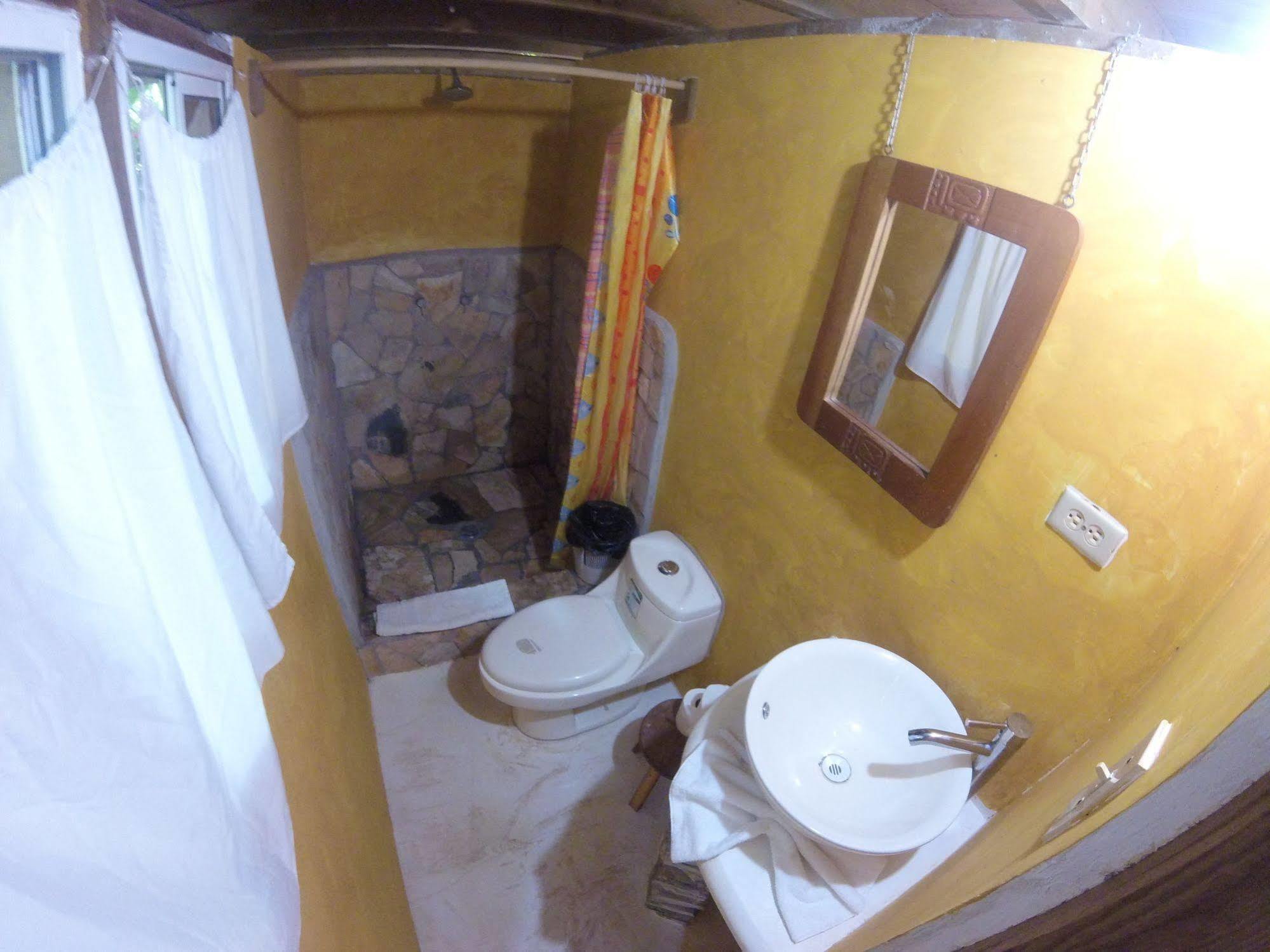 Hotel Hacienda Tijax Rio Dulce Town Buitenkant foto