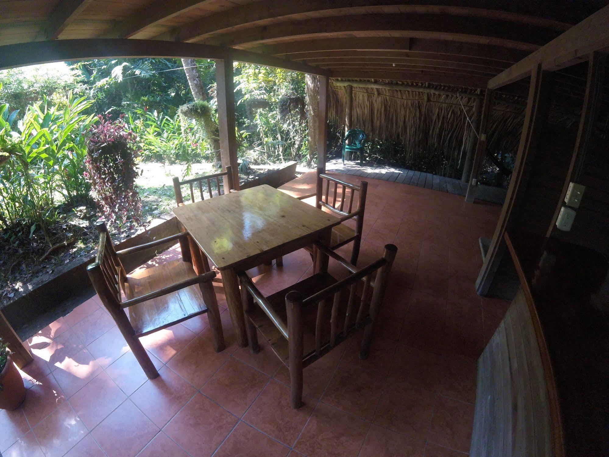 Hotel Hacienda Tijax Rio Dulce Town Buitenkant foto