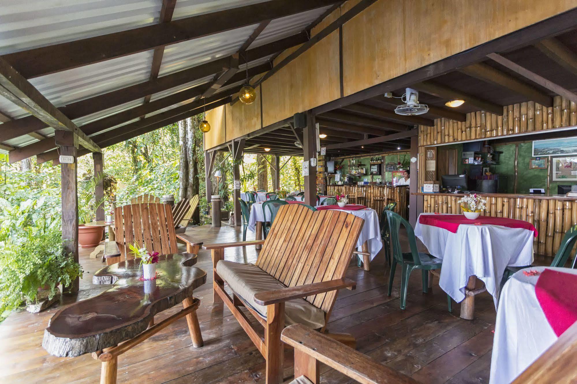 Hotel Hacienda Tijax Rio Dulce Town Buitenkant foto